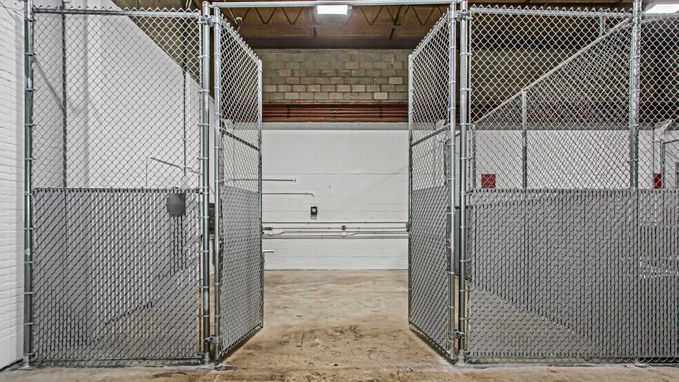 More Photos Of 1657 N Kostner Ave, Chicago Warehouse For Lease