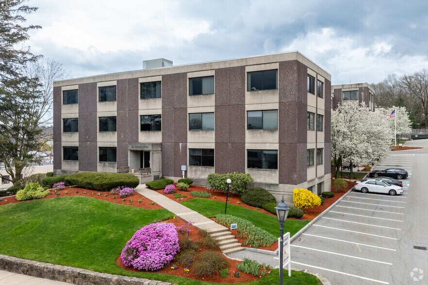 More Photos Of 36 Washington St, Wellesley Unknown For Lease