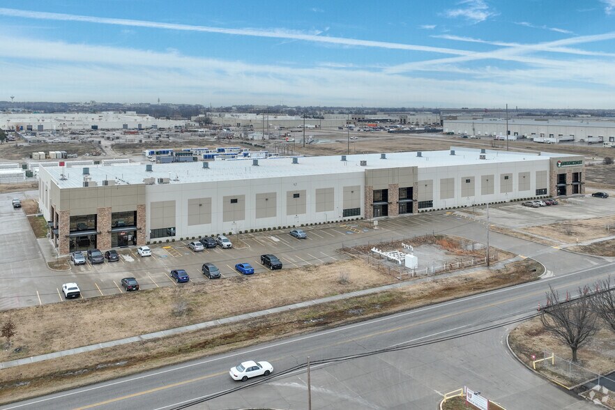 More Photos Of 5665 S 129th East Ave, Tulsa Distribution For Lease