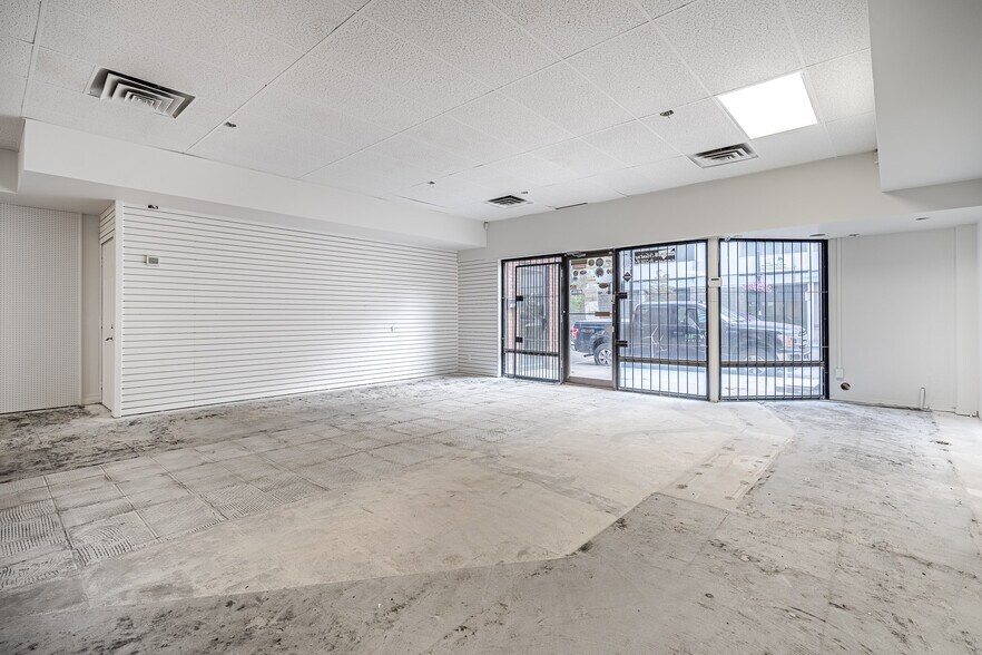 More Photos Of 5012 50 Av, Lloydminster General Retail For Sale