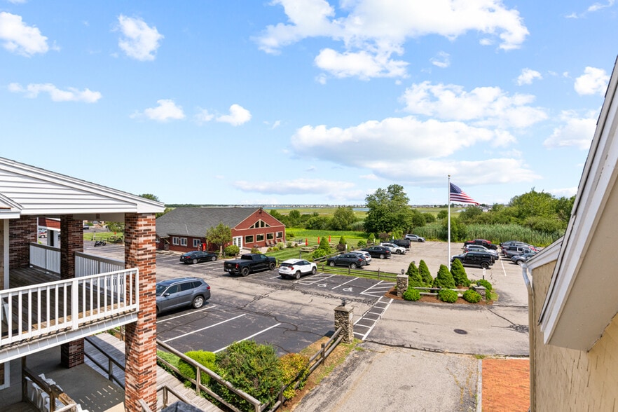 More Photos Of 60 Mile Rd, Wells Restaurant For Sale