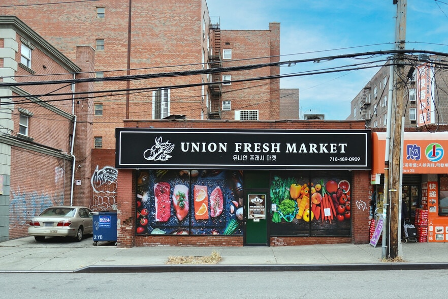 More Photos Of 14206 41st Ave, Flushing Supermarket For Lease