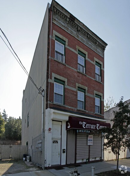 More Photos Of 772 Richmond Ter, Staten Island Storefront Retail Residential For Lease