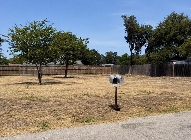 More Photos Of 16300 Summit Dr, Austin Land For Lease
