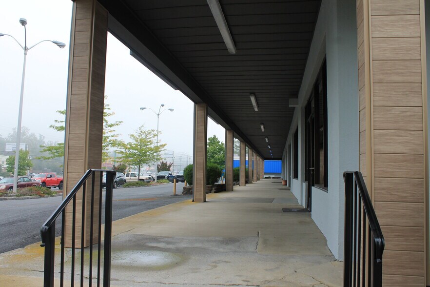 More Photos Of 1135 Volunteer Pky, Bristol Office For Lease