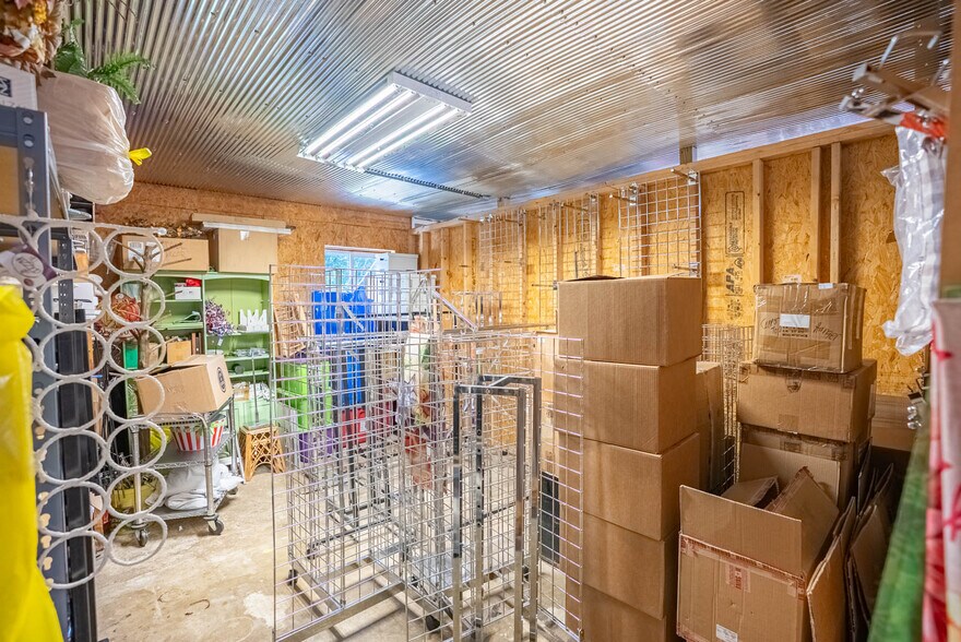 More Photos Of 8 Sunset Hills Ct, Sunrise Beach Storefront For Sale