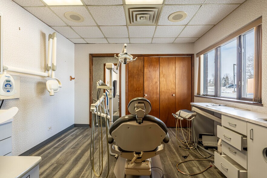 More Photos Of 183 S Bloomingdale Rd, Bloomingdale Medical For Lease