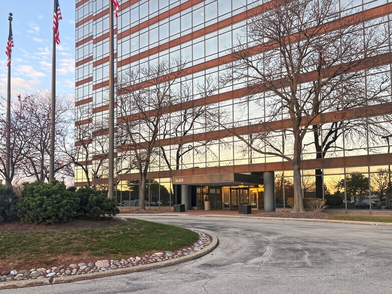 More Photos Of 1600 Golf Rd, Rolling Meadows Coworking Space