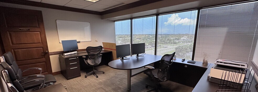 More Photos Of 18501 Murdock Cir, Port Charlotte Medical For Lease