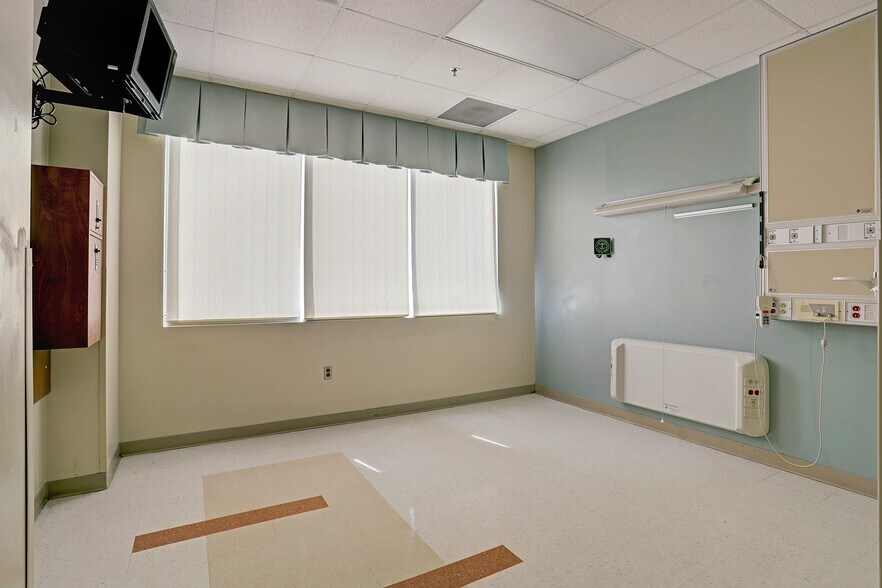 More Photos Of 505 Graham Dr, Tomball Hospital For Lease