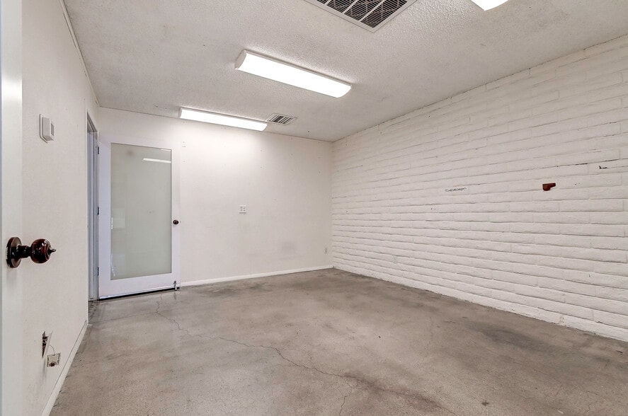 More Photos Of 2928 N 30th St, Phoenix Warehouse For Lease