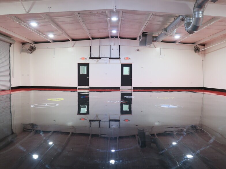 More Photos Of 5830 Star Ln, Houston Light Distribution For Lease
