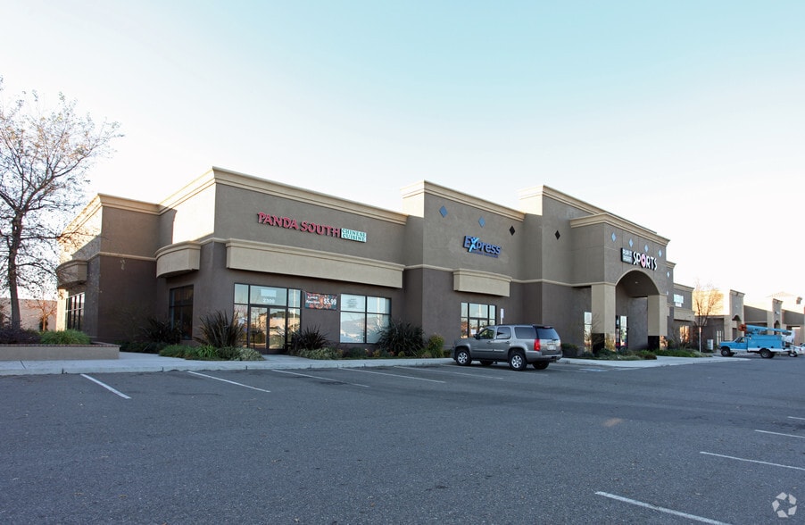 More Photos Of 2300-2340 W Monte Vista Ave, Turlock General Retail For Lease