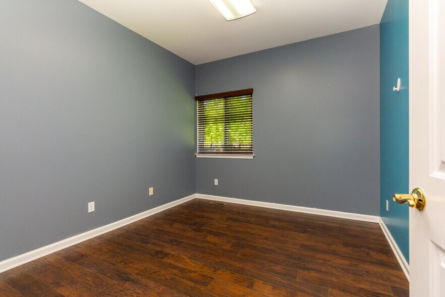 More Photos Of 208 W Highland Rd, Highland Medical For Sale