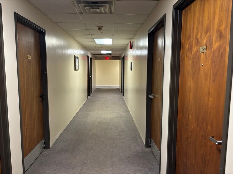 More Photos Of 95 Teletech Dr, Moundsville Hotel For Lease