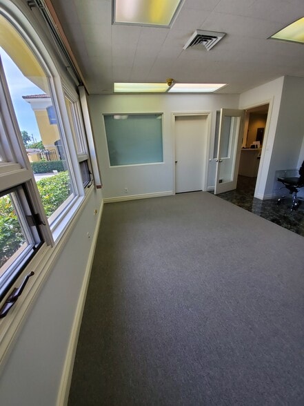 More Photos Of 461-481 E Hillsboro Blvd, Deerfield Beach Office For Lease