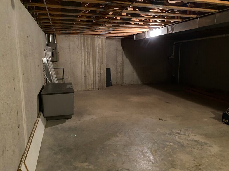 More Photos Of 1240-1290 Bamburg Ct, Hanover Park Medical For Lease