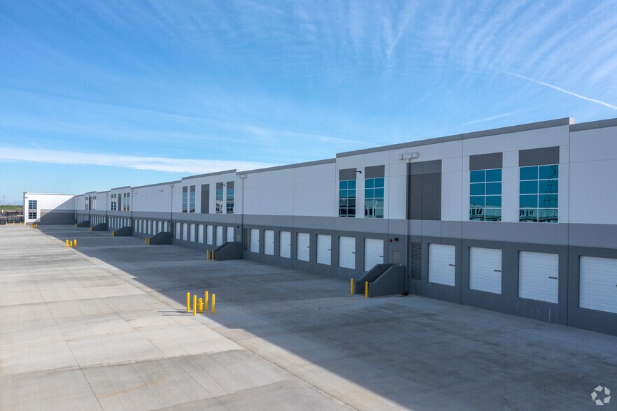More Photos Of 5070 Glacier St, Lathrop Warehouse For Lease