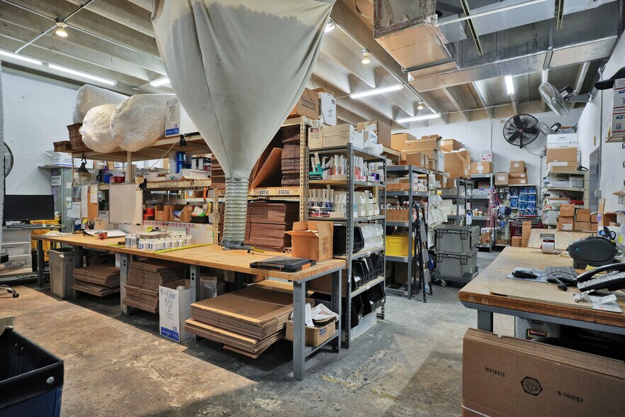 More Photos Of 8111-8119 NW 33rd St, Miami Warehouse For Sale