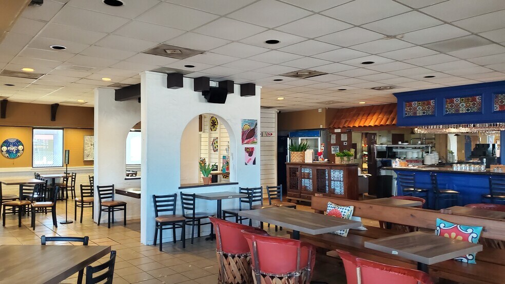 More Photos Of 9902 Gulf Fwy, Houston Restaurant For Lease