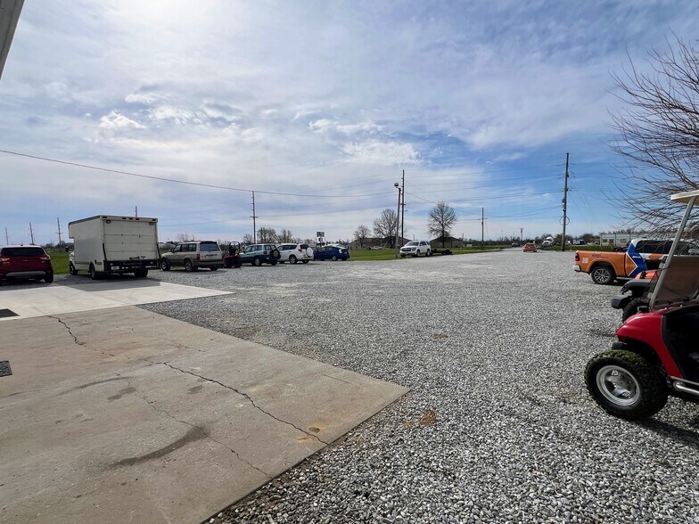 More Photos Of 2209 E Illinois St, Kirksville Auto Repair For Sale