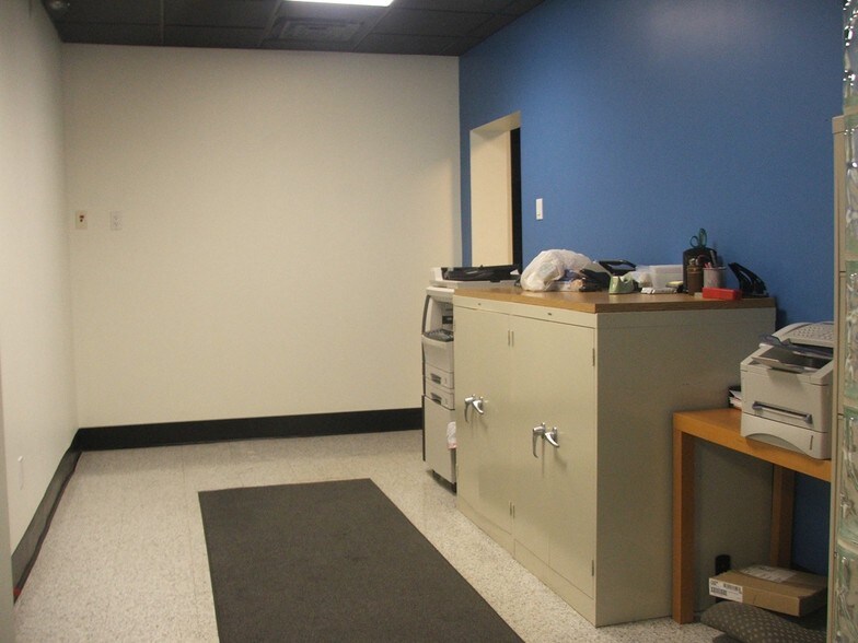 More Photos Of 403 Elm Ave, North Wales Warehouse For Sale