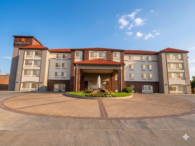 Primary Photo Of 2400 W Wyatt Earp Blvd, Dodge City Hotel For Sale