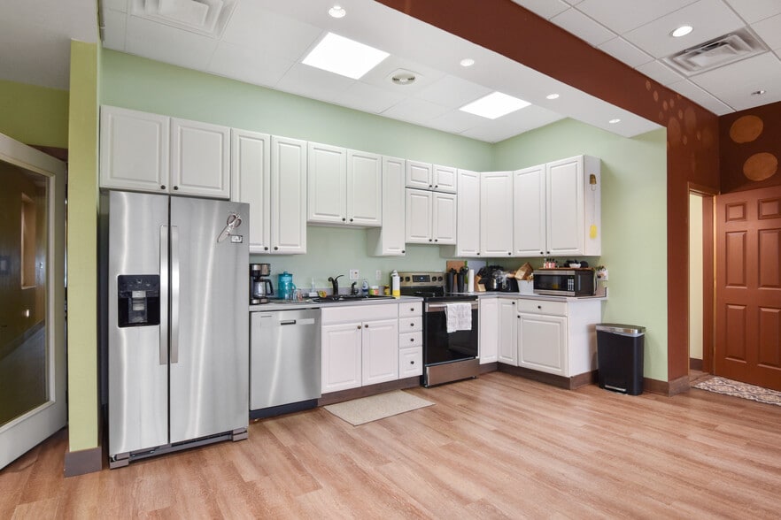 More Photos Of 6550 Pelican Dr, Osage Beach Marina For Sale