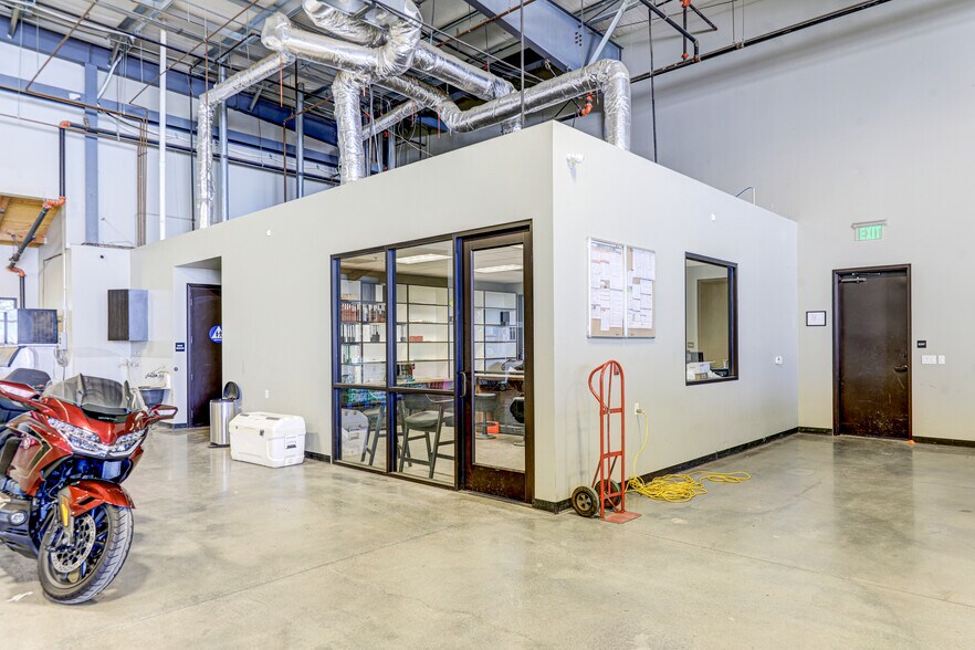 More Photos Of 19227 Flightpath Way, Bakersfield Industrial For Lease