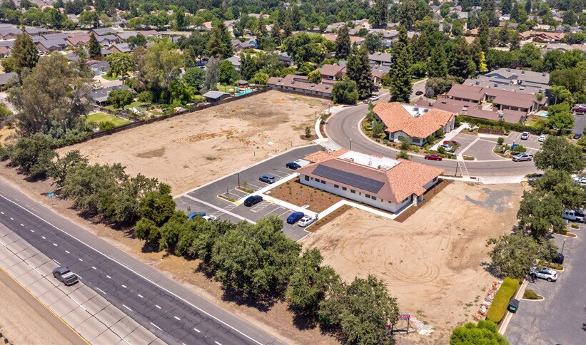 Primary Photo Of Avenida De Los Robles, Visalia Office For Lease