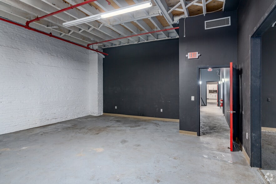 More Photos Of 327 Douglass St, Brooklyn Storefront For Lease