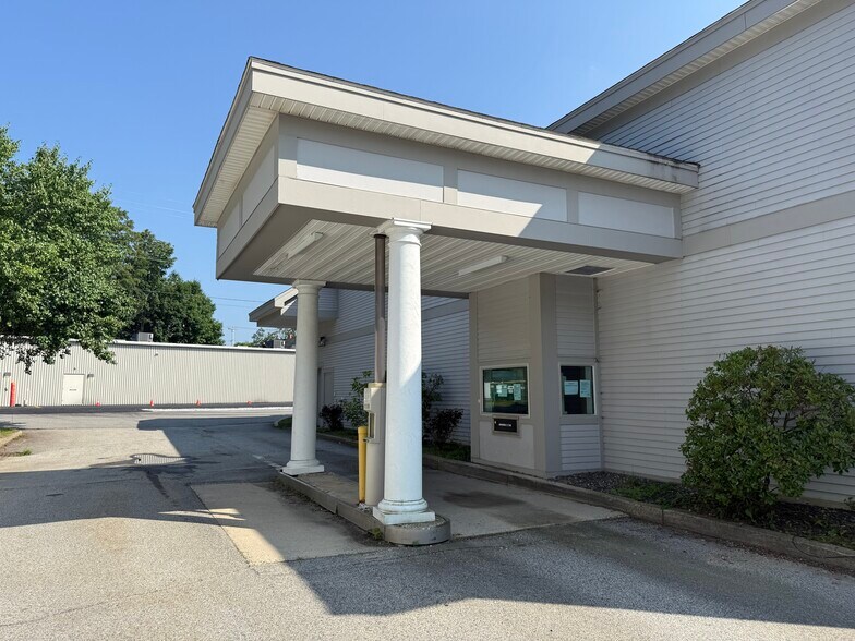 More Photos Of 41 Carroll St, Pittsfield Freestanding For Lease