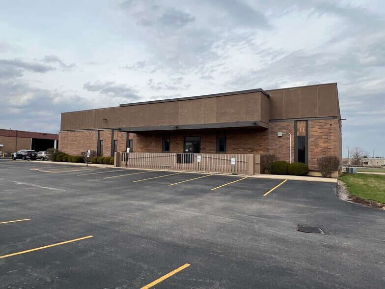 More Photos Of 2305 W Altorfer Rd, Peoria Light Manufacturing For Sale