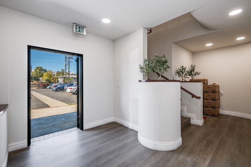 More Photos Of 6746 Valjean Ave, Van Nuys Loft Creative Space For Lease