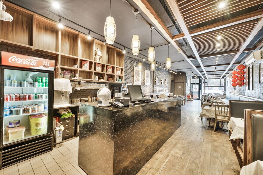 More Photos Of 388 Spadina Ave, Toronto Restaurant For Sale