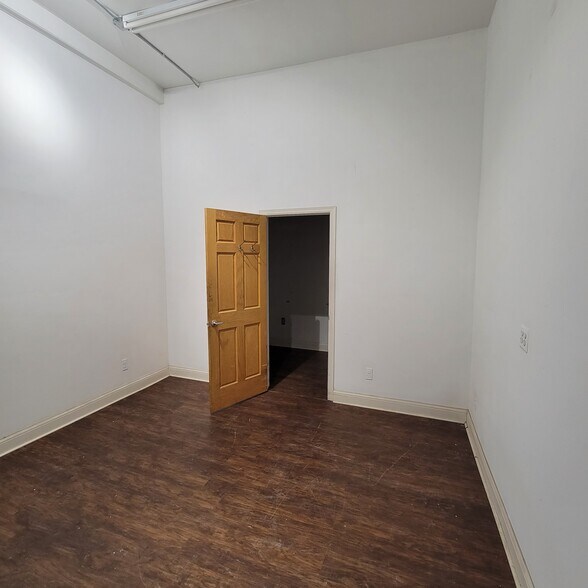 More Photos Of 810-822 W Lake St, Minneapolis Storefront Retail Residential For Lease