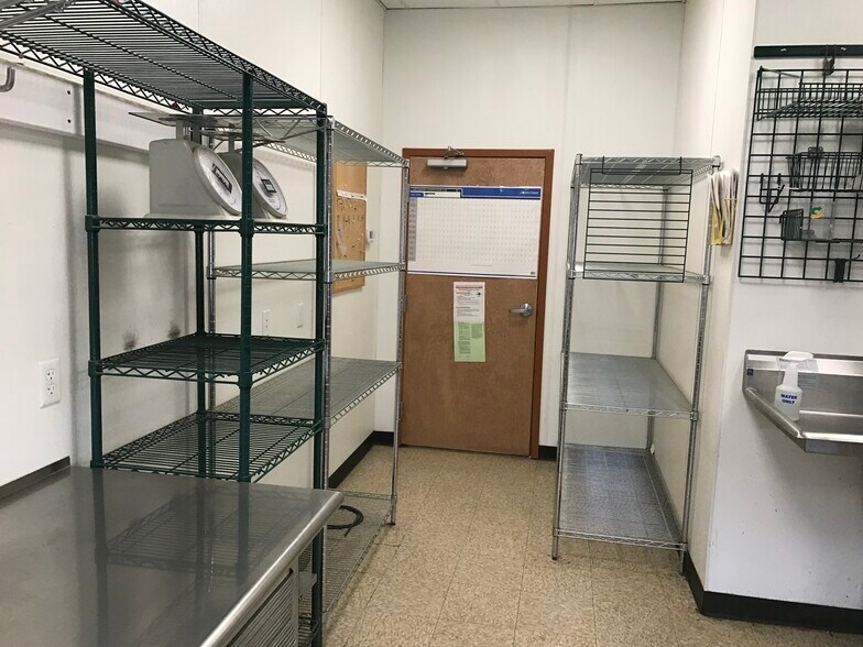 More Photos Of 4619 Federated Rd, Swan Hills Restaurant For Lease