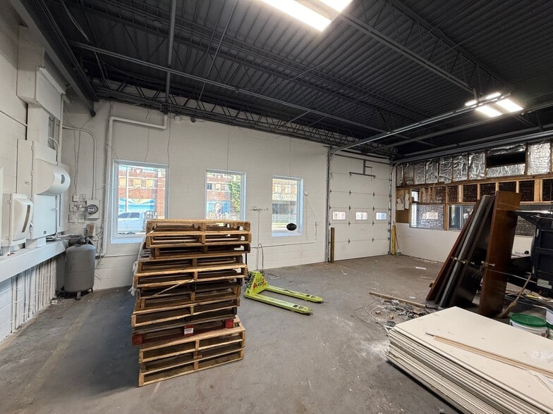 More Photos Of 691 Doctor Martin Luther King Junior Ave, Memphis Flex For Sale