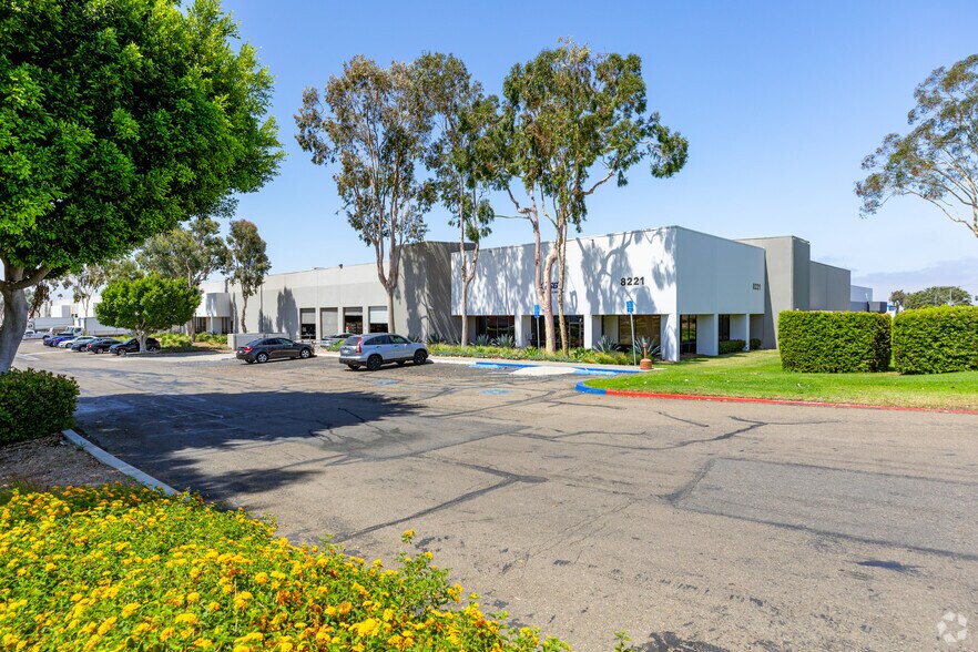 More Photos Of 8221 Arjons Dr, San Diego Warehouse For Lease