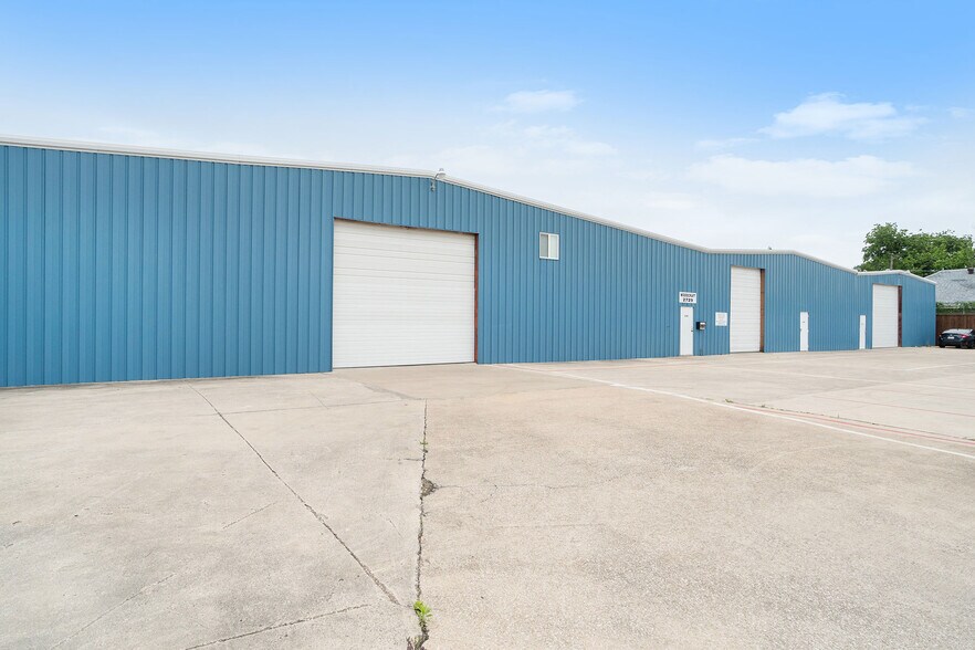 More Photos Of 2729 Lipscomb St, Fort Worth Distribution For Lease