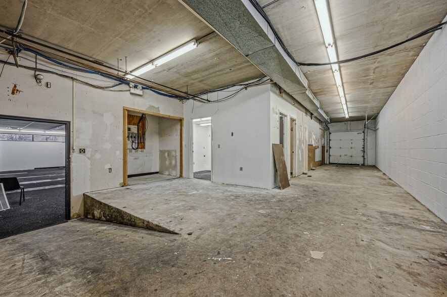 More Photos Of 1A Trolley Sq, Wilmington Storefront For Lease