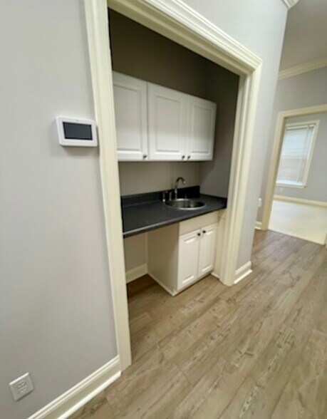 More Photos Of 200 Commercial Ct, Savannah Office For Lease