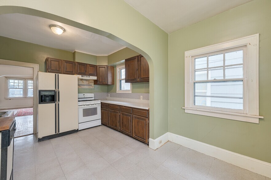 More Photos Of 5417 NE 15th Ave, Portland Specialty For Sale