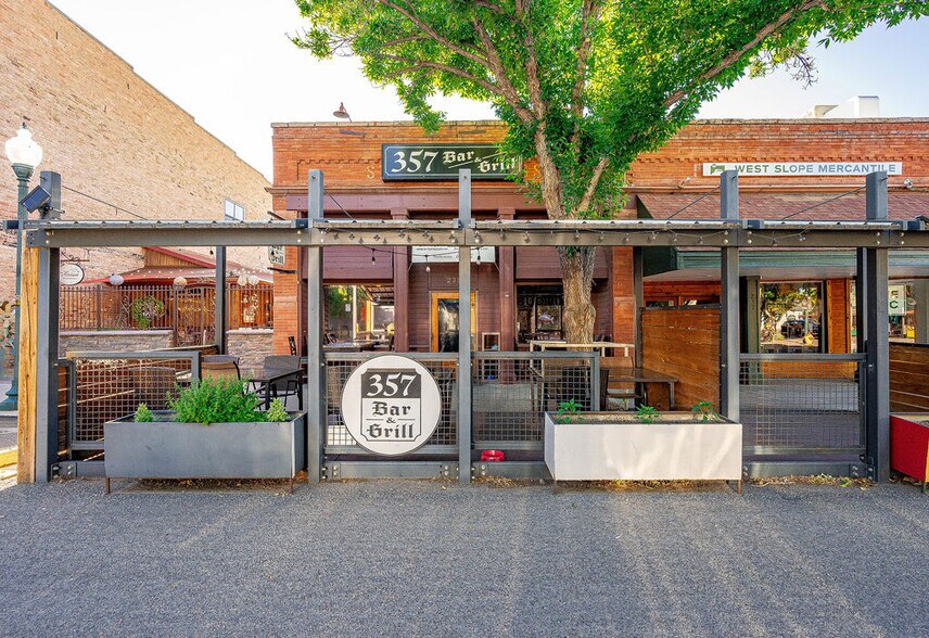 Primary Photo Of 235 S Main St, Palisade Restaurant For Sale