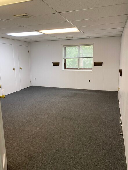 More Photos Of 103 Fort Salonga Rd, Northport Office For Sale
