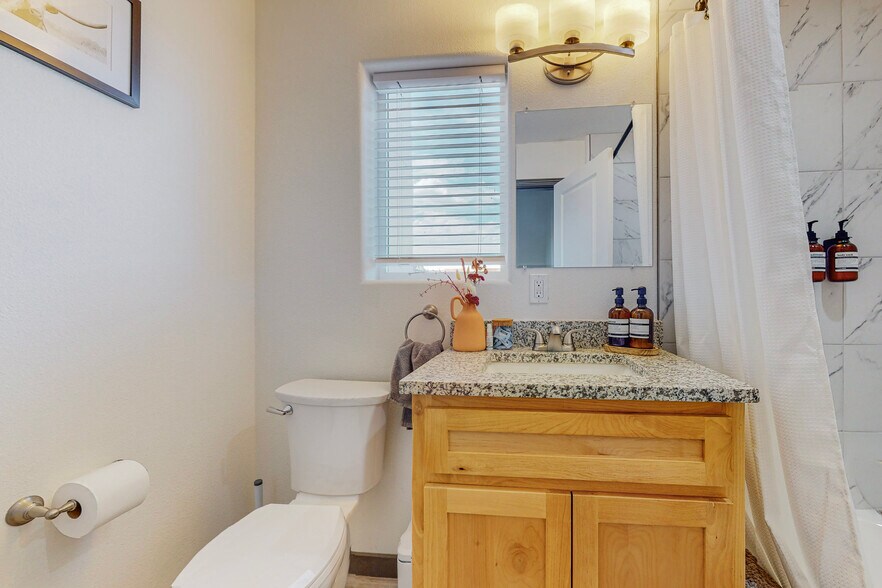 More Photos Of 615 Iron Ave SW, Albuquerque Apartments For Sale