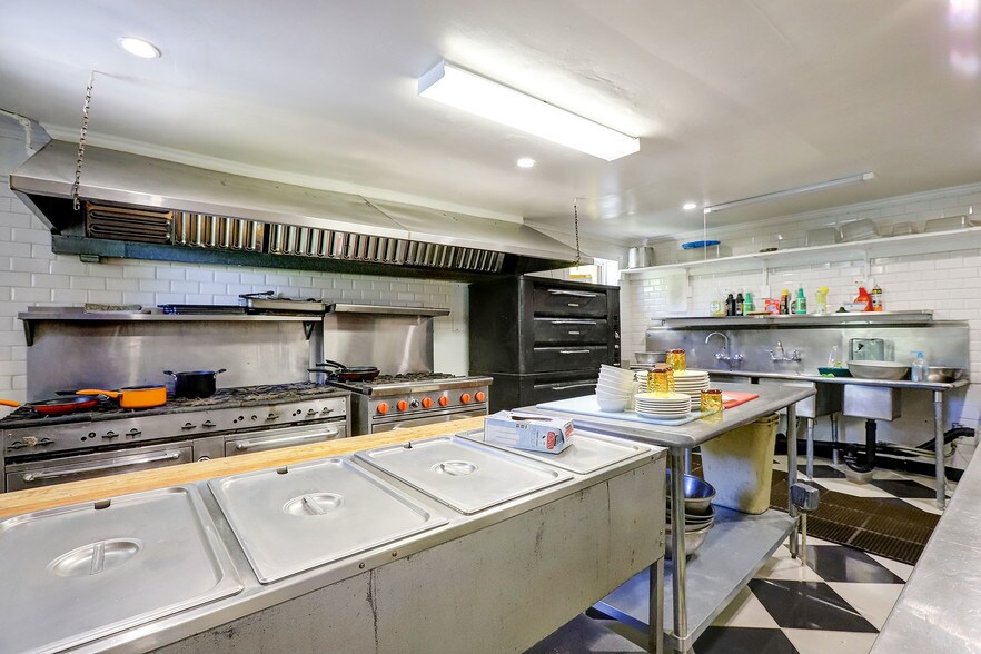 More Photos Of 212 Main St, Sierra City Hotel For Sale