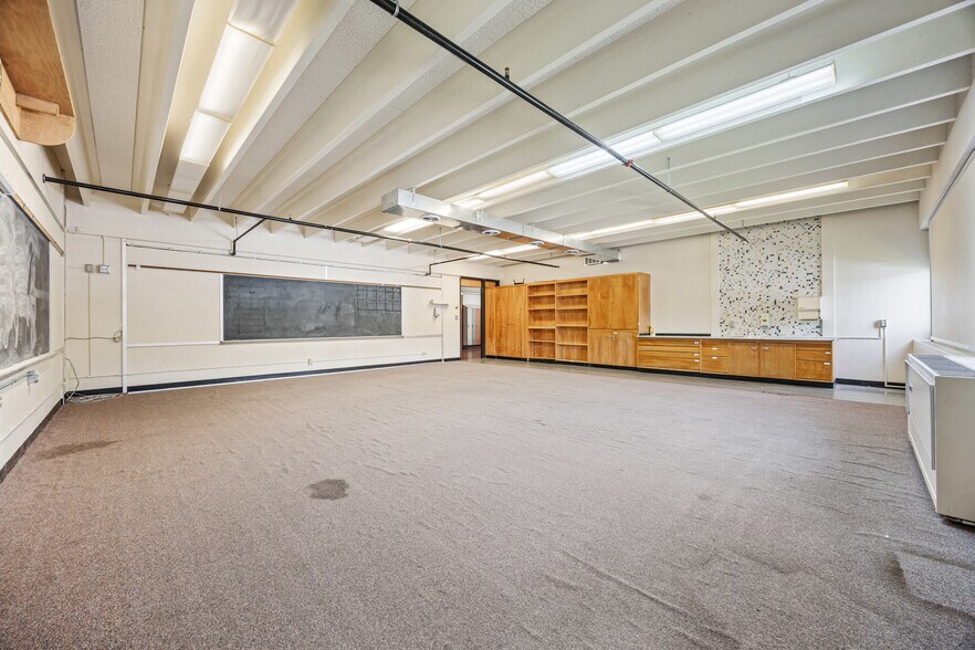 More Photos Of 1110 S 14th St, Moorhead Specialty For Sale