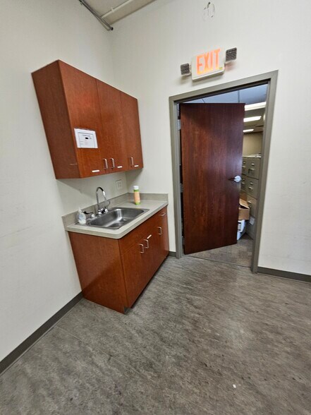 More Photos Of 10233 W Greenfield Ave, West Allis Medical For Lease