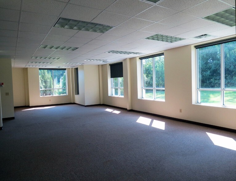 More Photos Of 204 Caughman Farm Ln, Lexington Office For Lease
